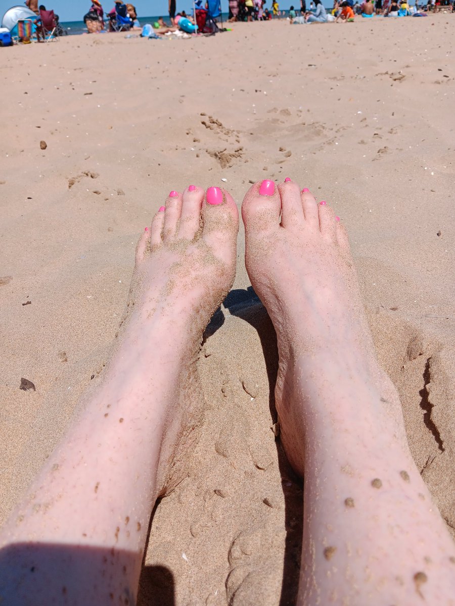 MaryKFinn's tweet photo. A lovely day to put my toes in the sand https://t.co/tsqjGiq9FS