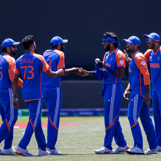 SaniRoy375's tweet photo. What a comeback by the Indian Bowling line up!🤩
#INDvsPAK🇮🇳 https://t.co/8AbUus2RfD