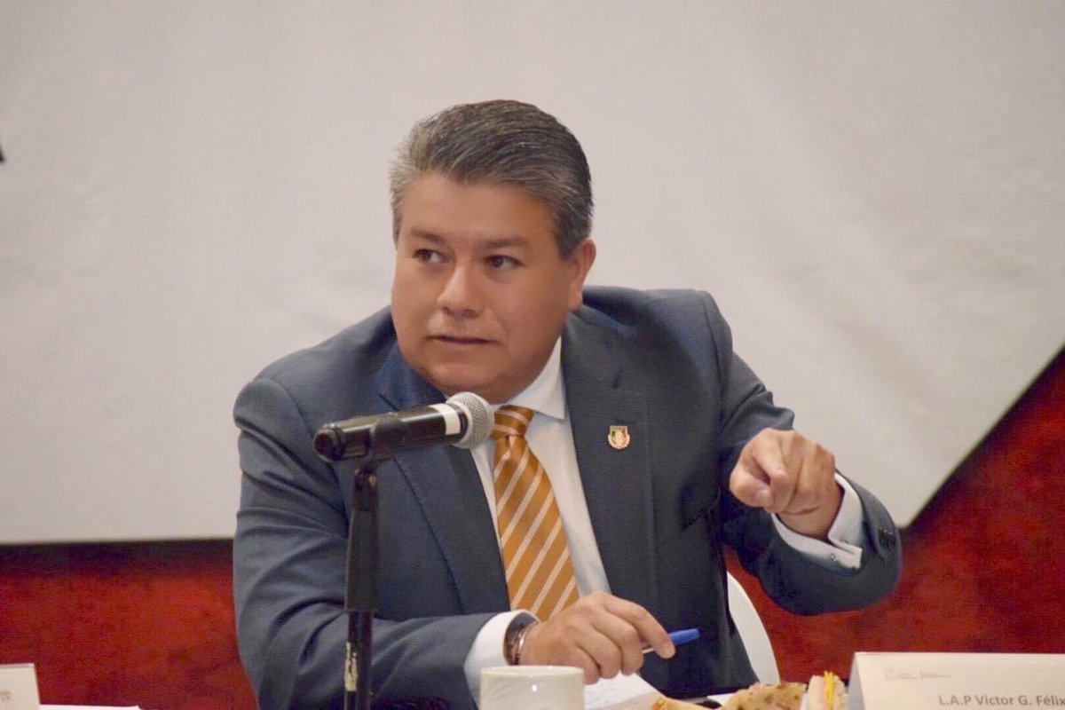 felixfelixvic's tweet image. La elección dice: Hagamos Instituciones que sirvan a todos, la marginación no la crea la gente pobre, sino el sistema creado; se transforma el modelo para atender la realidad que no se enfrenta con suspiros o palabras... La política debe ser tangible para el ciudadano:💰👮⚖️🏥📚