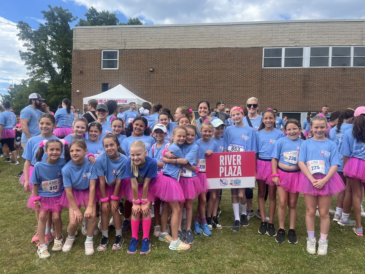 Ms_Susino11's tweet photo. Our River Plaza Girls in Motion team representing at the Infinite Love Tutu Trot this morning! #RPFamily @MissMiddleton13 https://t.co/0fsgz4xgS7