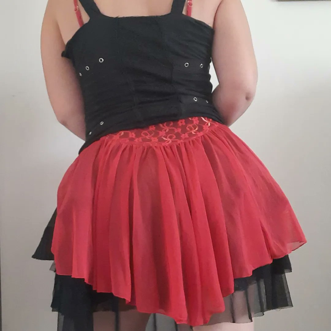 Top da Poizen Industries

Ele é lindo, de boa qualidade eeeee cheio de pormenores.

Tamanho: M/L, recomendo a um M

Pvp: 12€ (+portes)