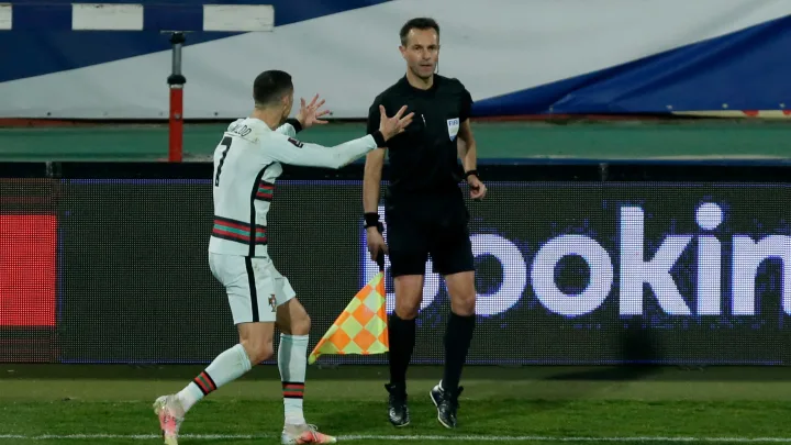 Cr7stianismo_'s tweet image. 🚨HILO: 

Cristiano Ronaldo. El jugador que tuvo que luchar contra el sistema.

Si podéis apoyar, por favor, os lo agradezco🙏