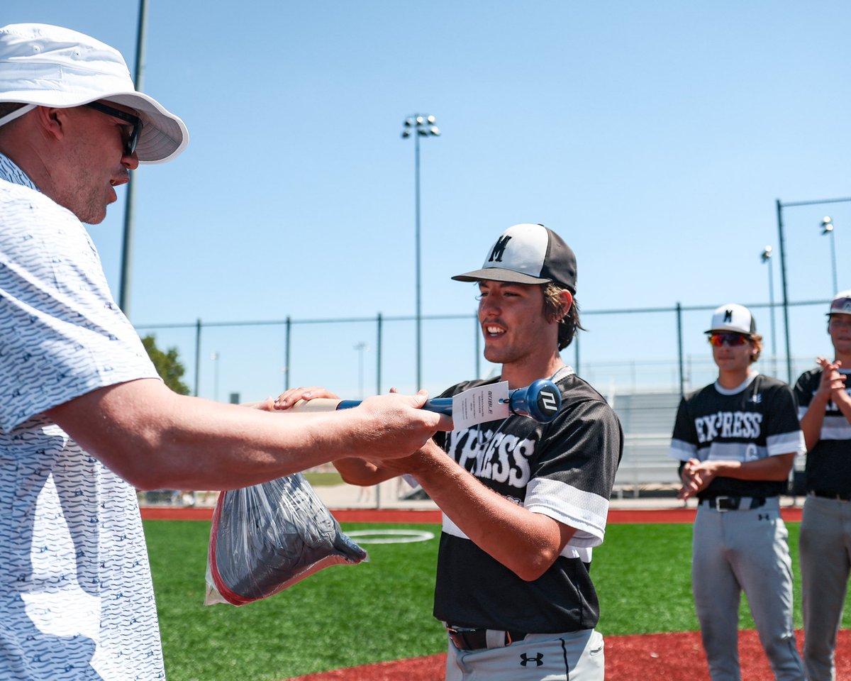 BUSShowcase's tweet image. 𝑴𝒊𝒅-𝑴𝒐 𝑬𝒙𝒑𝒓𝒆𝒔𝒔 are your upper class CHAMPIONS 🏆
-
@Noble_Bats MVP: @nolanlaughlin28 
-
@MidMoExpress17U