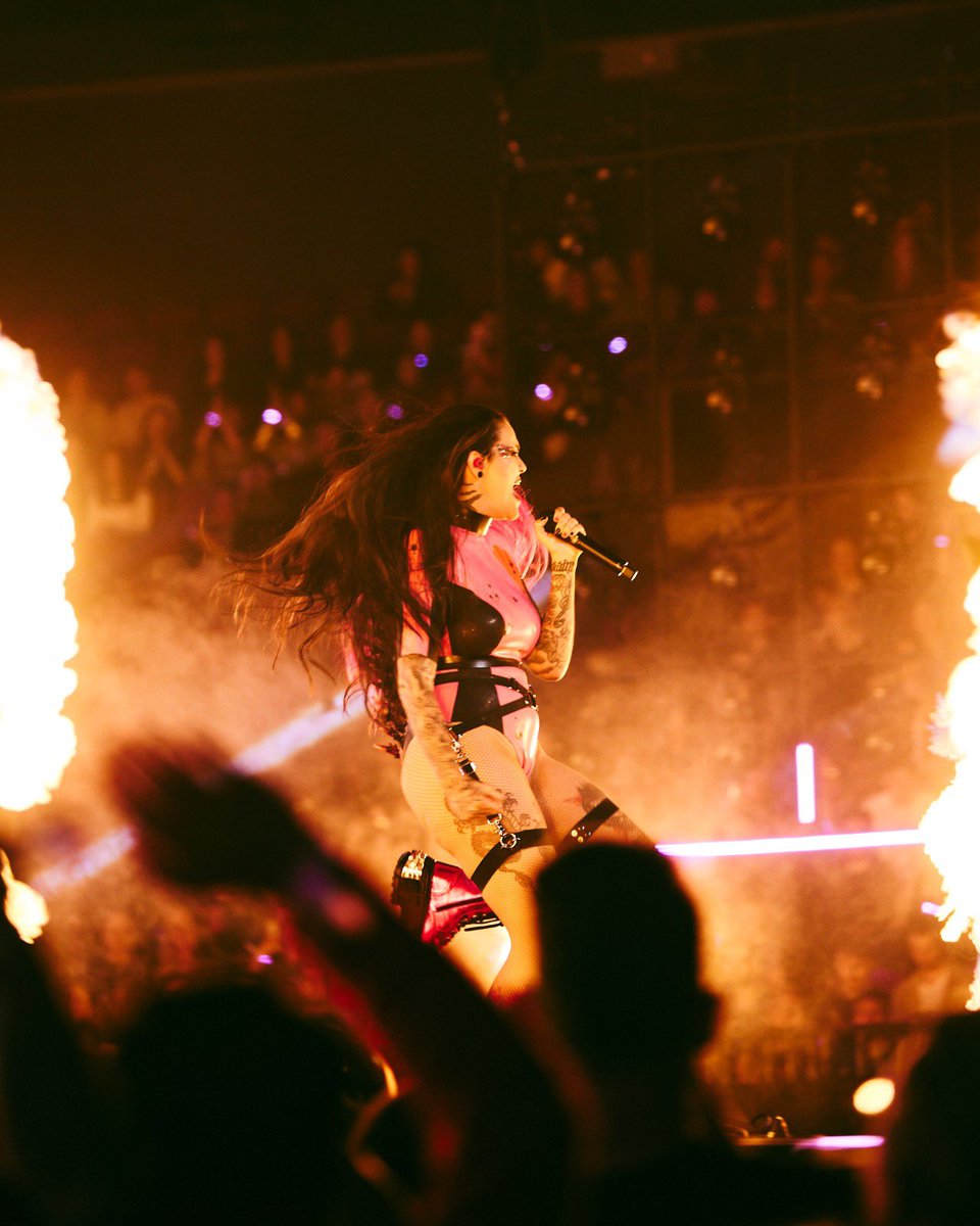 weareMEGARA's tweet photo. 1 mes hace desde que nos subimos al escenario de Eurovision. Cualquier cosa que os podamos decir de ello es poco… Y hablando de escenario.. por qué no lo celebramos? MAÑANA OS TRAEMOS UNA SORPRESA 🔥🤘🏼 https://t.co/wixbkiHVO5