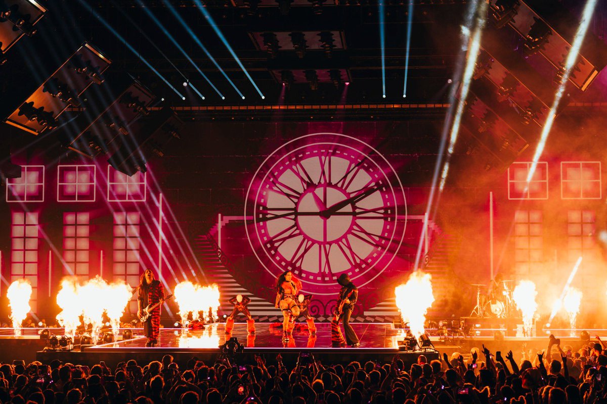 weareMEGARA's tweet photo. 1 mes hace desde que nos subimos al escenario de Eurovision. Cualquier cosa que os podamos decir de ello es poco… Y hablando de escenario.. por qué no lo celebramos? MAÑANA OS TRAEMOS UNA SORPRESA 🔥🤘🏼 https://t.co/wixbkiHVO5