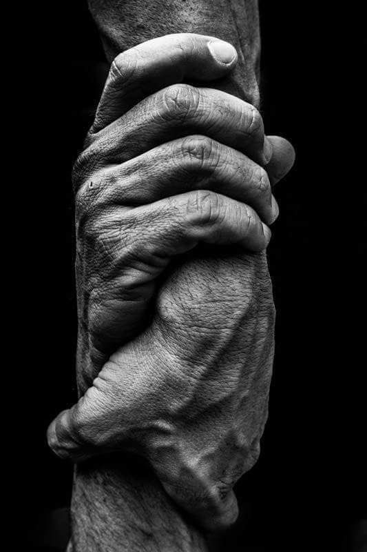 LetrasBreves's tweet photo. "Nadie que haya aliviado el peso de sus semejantes habrá fracasado en este mundo."

Charles Dickens. https://t.co/JFEmAGiP9G