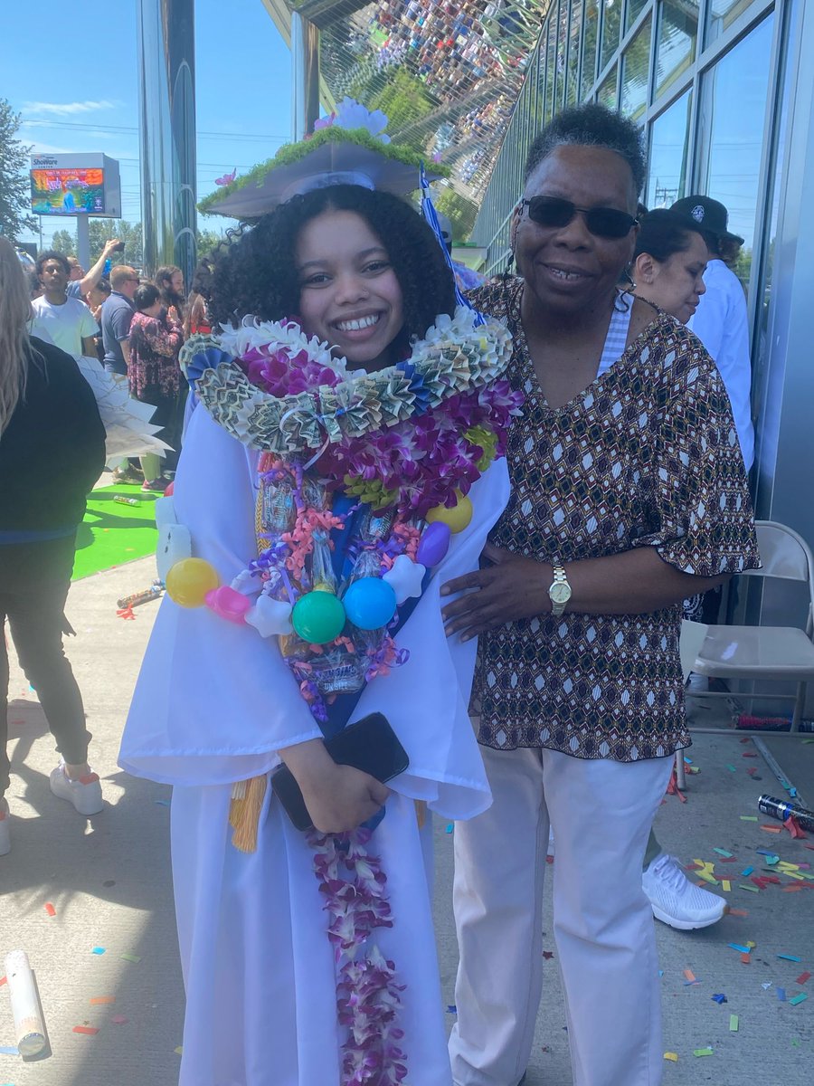 FWPS210's tweet photo. And so a new journey begins! Hereβs to a bright future, FWHS graduates! π @federalwayhigh #EagleGrad #Classof2024 https://t.co/GnAJMchWlf