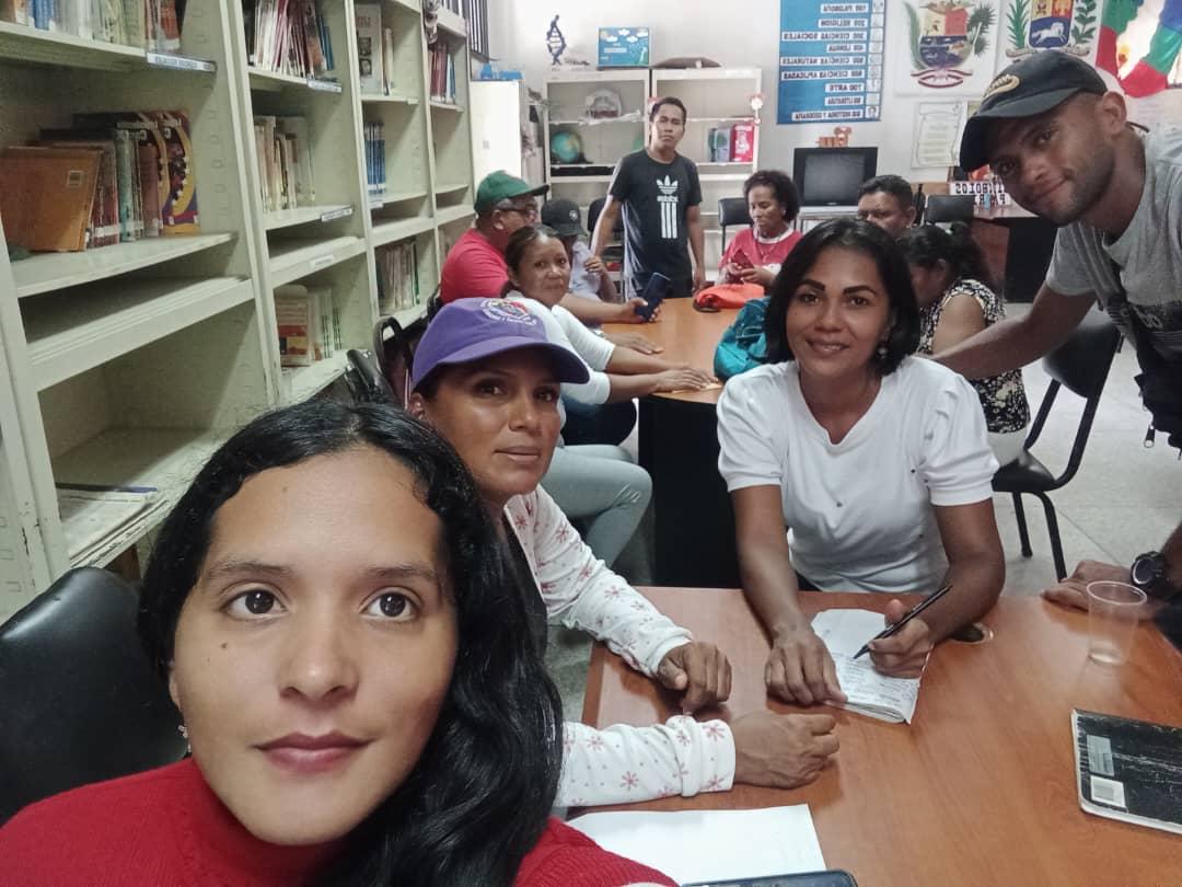 enamoratevzla's tweet photo. #Atures #PuertoAyacucho activado con su 1x10 territorial familiar.
Nos organizamos para la victoria del 28J con nuestro Presidente Patriota @NicolasMaduro
#EnamórateVenezuela
#VenezuelaX10
#1x10VictoriaPerfecta
@joseaespana
@AndresJTovar
@Jarroyoheredia https://t.co/RyGzVpTLn5
