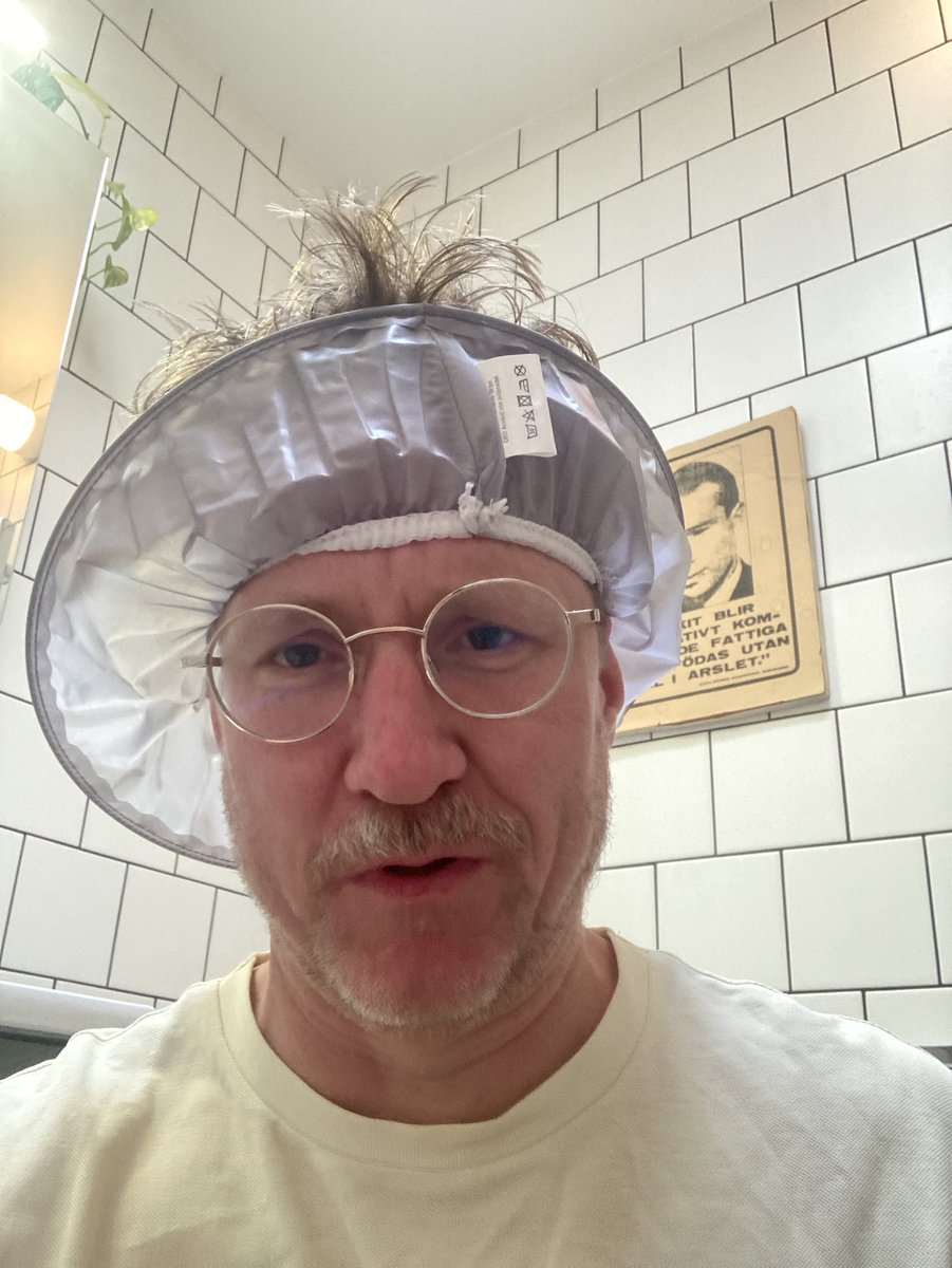 Maldador's tweet photo. Kul med duschskärm. https://t.co/dF72wMl3vV