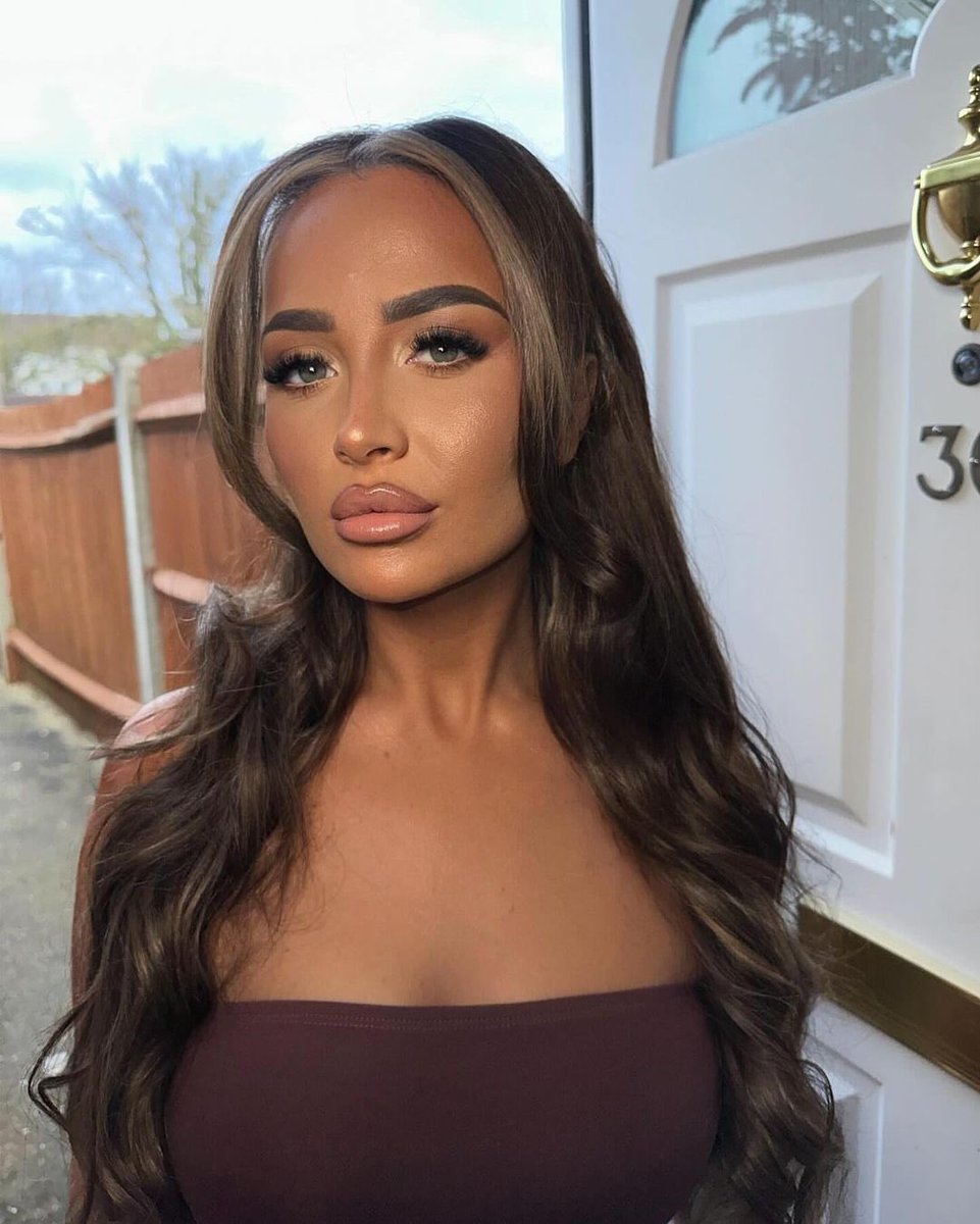 PrettyLittleThing tweet media