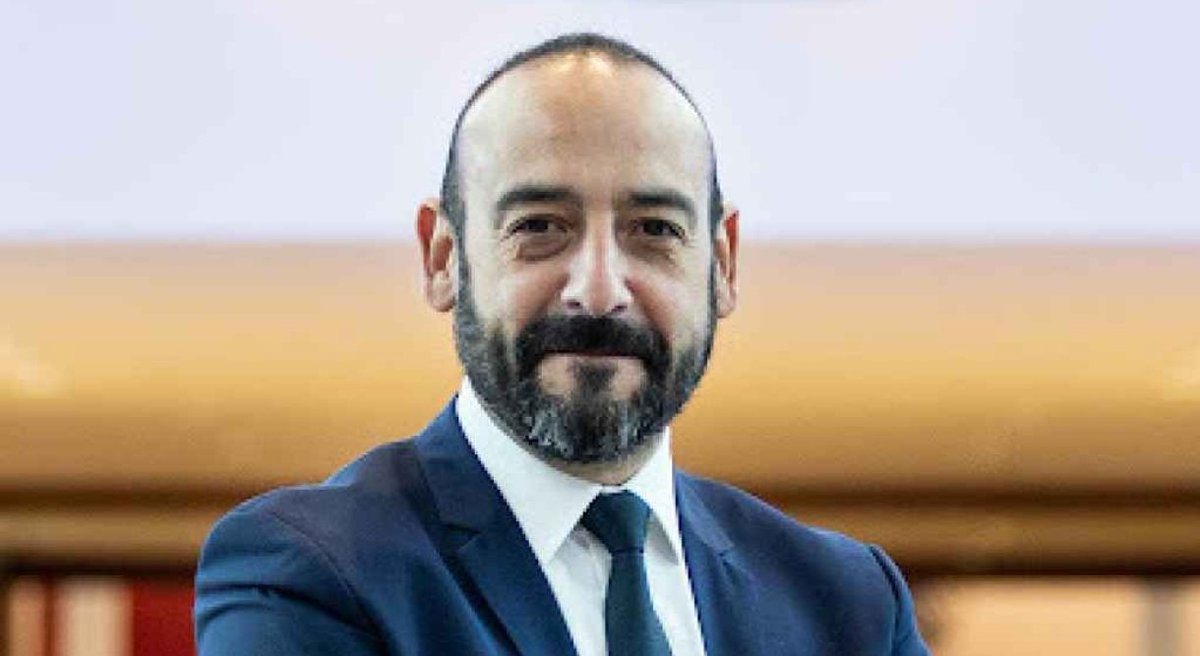 Finalment i amb 54 anys el miserable <a href="/jordi_canyas/">Jordi Cañas</a> haurà de començar a treballar.

Una llàstima.