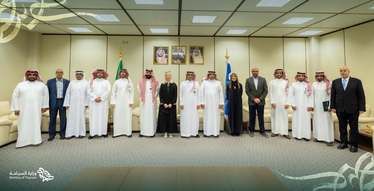 بمشاركة خبراء ومقيمين معتمدين من منظمة الأمم المتحدة للسياحة؛ نفذت #وزارة_السياحة متمثلة في وكالة تنمية القدرات البشرية عددًا من الزيارات الميدانية لمنشآت التعليم والتدريب السياحي، وذلك ضمن أعمال المراجعة الميدانية والتمكين لحصول برامج التعليم والتدريب السياحي على أبرز الاعتمادات