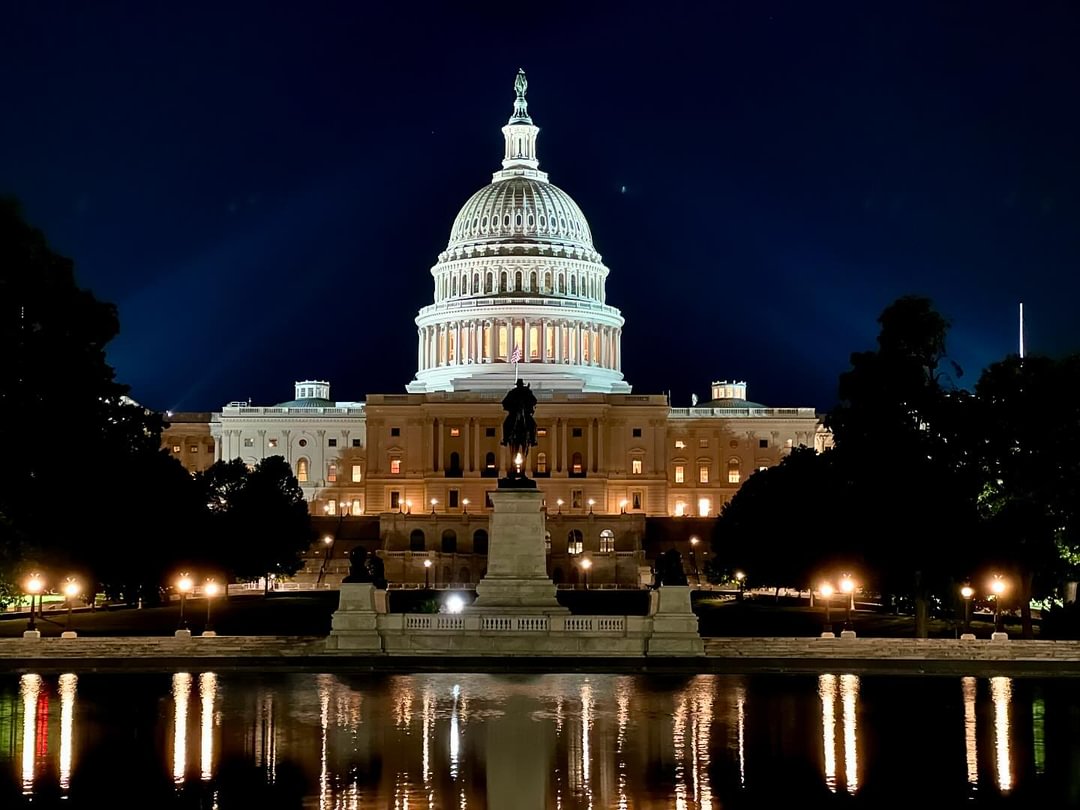 XOCherise's tweet photo. Being a tourist in our own city #washingtondc Nighttime view of #uscapitol ... looks different at night lit up, than daytime from office window ... my guy walks around #uscapitolbuilding grounds during lunchtime https://t.co/BYleB4IVyH