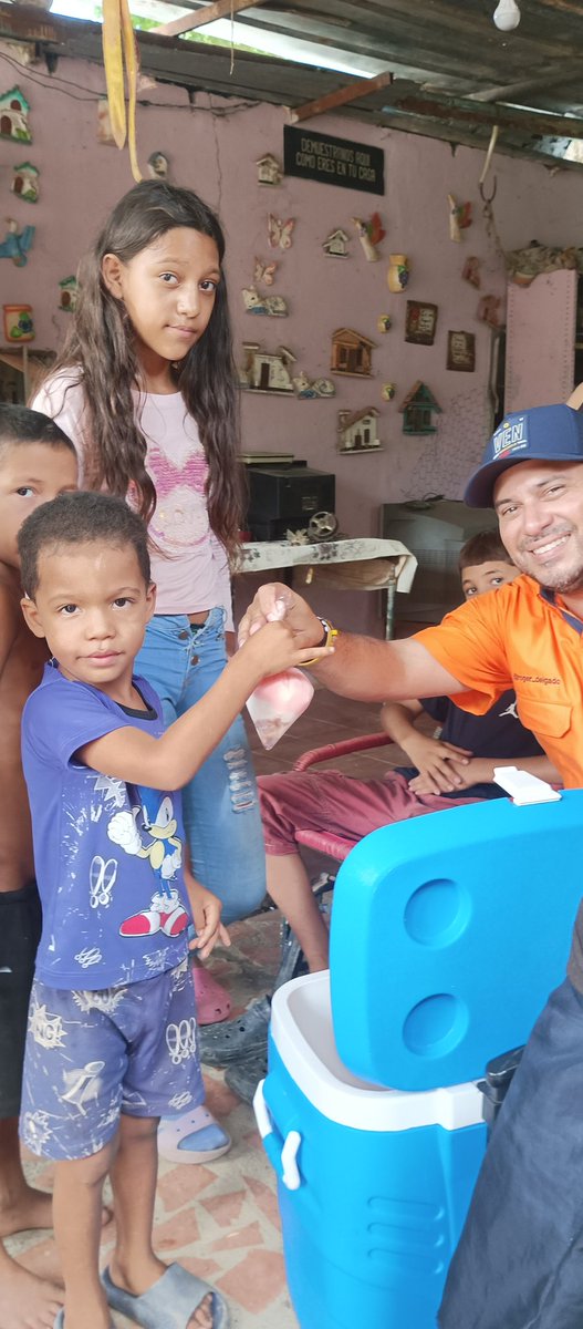 roger_delgado's tweet photo. #9junio2024 
Con niños de Valle Marín en Cúa y Milagro de Dios en Charallave🍦⚽🇻🇪♥️ https://t.co/vJQydOOKnQ
