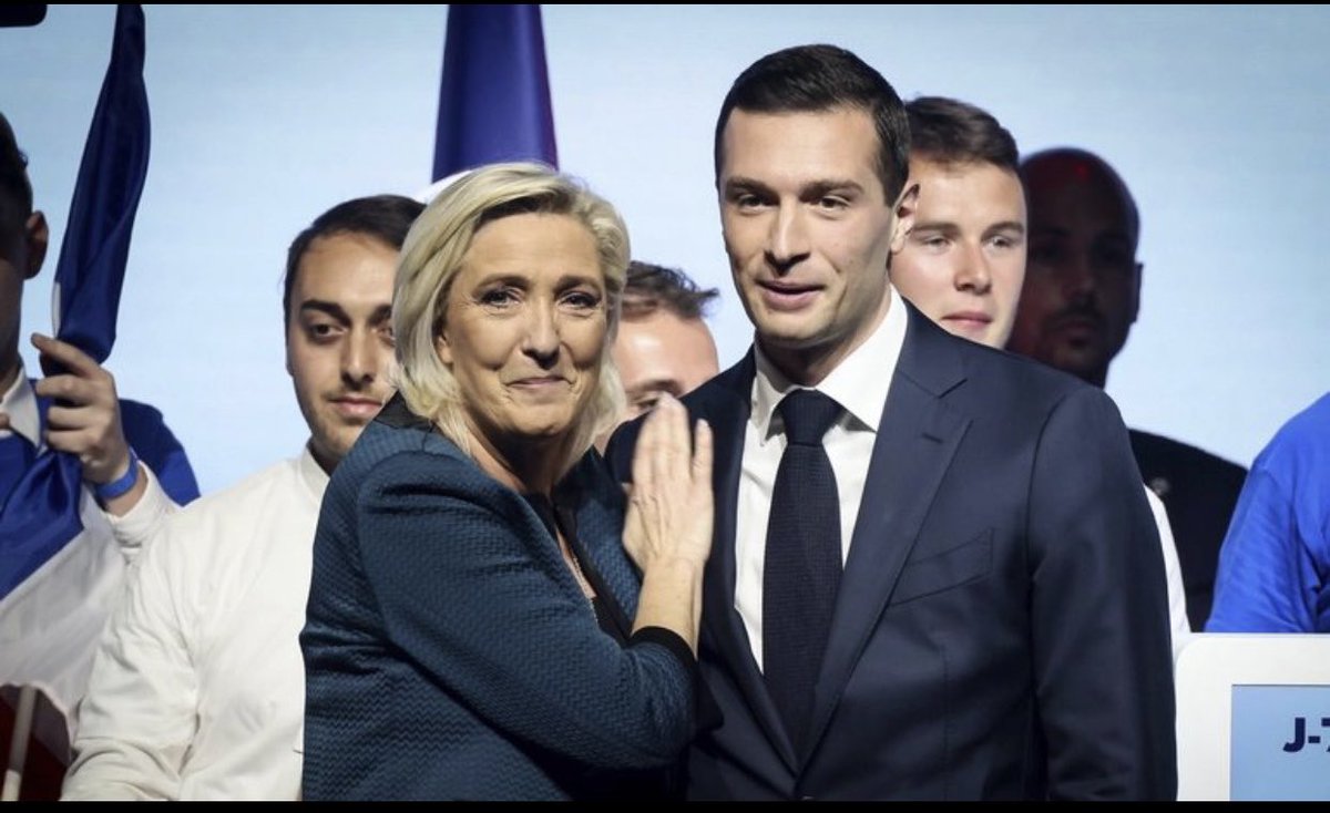 pam33771's tweet image. #Piège La dissolution de l’Assemblée Nationale par #Macron est une manœuvre politique. Il suffit de se souvenir de ce qui s’est passé du temps de Mitterand. Il avait choisi Chirac comme Premier Ministre. Chirac n’a pas réussi à faire une politique cohérente parce que⤵️