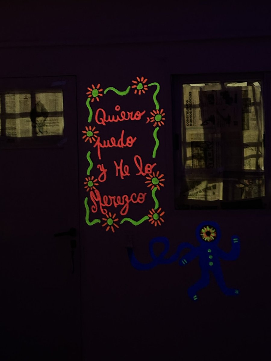 Mi mamá y su amiga abieron su emprendimiento de Pintura y Vino🎨🖌️ hace meses preparan el local con mucho amor🥹 y necesito que mas gente lo conozca❤️ denle rt por favor asi mas personas las conocen