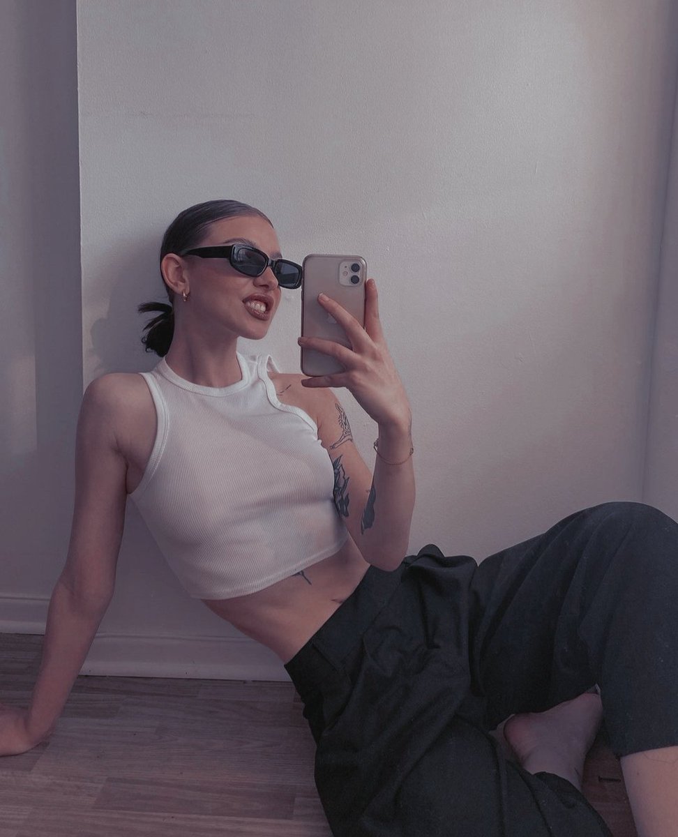 thcbxtch's tweet photo. 𝗜𝗡𝗦𝗧𝗔𝗚𝗥𝗔𝗠 𝗣𝗢𝗦𝗧 「@𝘉𝘹𝘥𝘹𝘴𝘴𝘊𝘩𝘭𝘰𝘦」

❝ They said, "Babe, you gotta fake it 'til you make it" and I did.
Lights, camera, bitch smile, even when you wanna die. ❞ https://t.co/BxdsTu914G