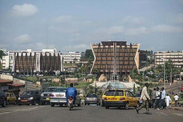 finance_sika's tweet photo. Leader de la #CEMAC, le #Cameroun lance un plan stratégique en vue de transformer son secteur financier dominé, fait peu commun, par les #microfinances. #finance #banque https://t.co/b7VVlPReKa https://t.co/9jWwHUFEzy