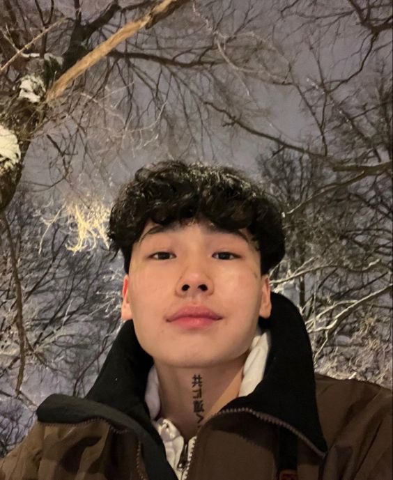 limoerizei's tweet photo. @NimGirassol
𝒩ome: Nimbus Hiromashi
ℐdαde (16-18): 18.
𝒮exuαlıdαde: não se rotula.
𝒫ronomes: ele/dele. https://t.co/nOZn1bplSO