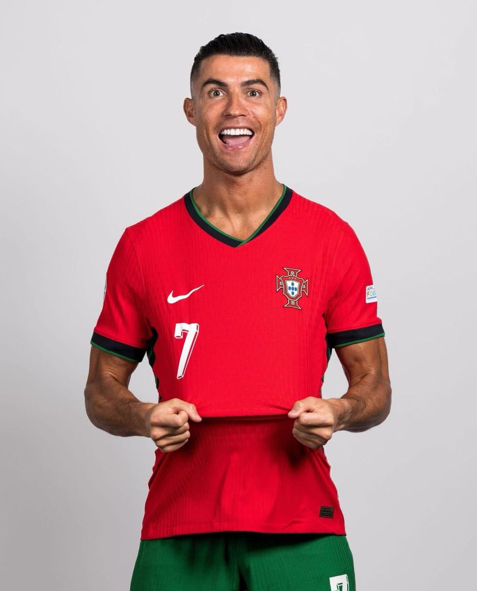 CR7Brasil's tweet photo. 🚨 Fotos oficiais de Cristiano Ronaldo para a Eurocopa 2024! 🤩

📸 Reprodução https://t.co/XTkPO4hmS1