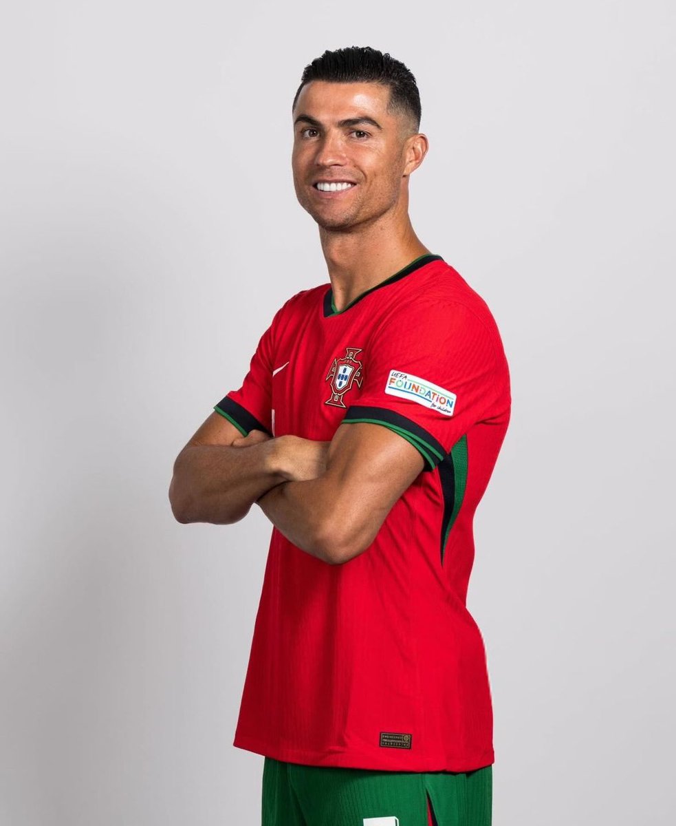 🚨 Fotos oficiais de Cristiano Ronaldo para a Eurocopa 2024! 🤩

📸 Reprodução