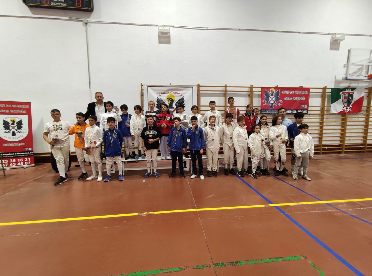 ESGRIMAGRANCAP's tweet photo. Hoy por la mañana hemos celebrado con gran éxito el I torneo infantil de esgrima SAN JUAN DE SAHAGÚN,  por la fiestas del patrón de nuestra ciudad.  Niños de varios clubes y ciudades y regiones distintas se han dado cita en la ciudad de Tomes para para una sana mañana de esgrima https://t.co/fQTIyJlB2J