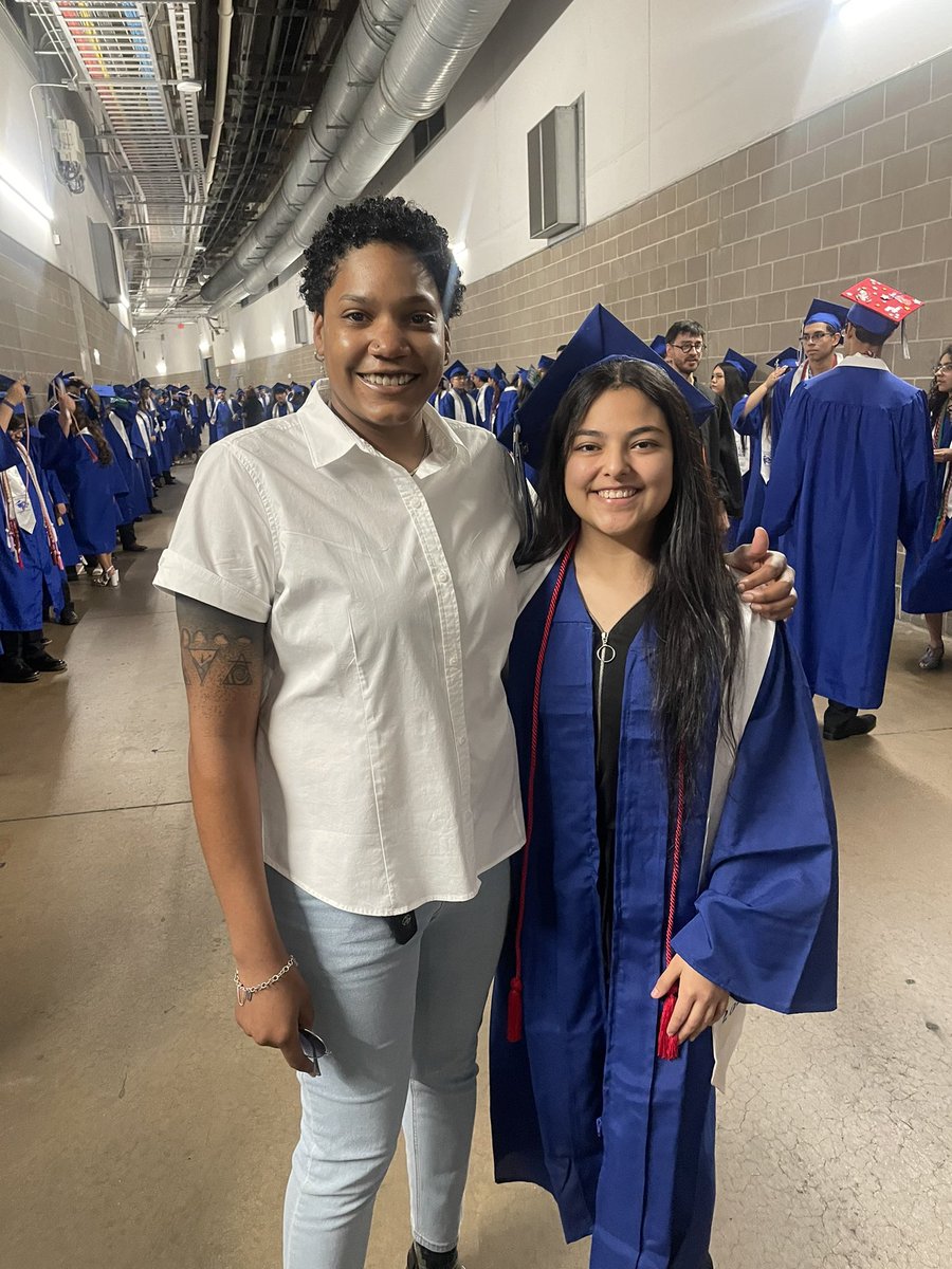 LadyLoboHoopz's tweet photo. Congratulations to the LadyLoboHoopz graduating class of 2024! All 3 of these ladies are on to new journeys ranging from business ownership, nursing to instrumentalist! The sky is the limit ladies! Congratulations on this life accomplishment, there will be more come 🥳🎓👏🏾🏀! https://t.co/JYzdVydhtn