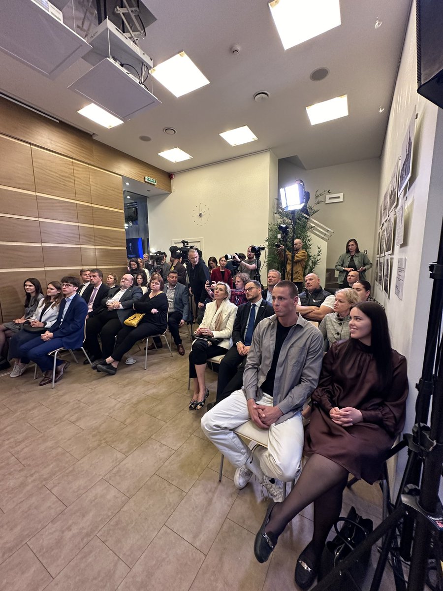 Eiropas Parlamenta vēlēšanas ir noslēgušās! 🇪🇺

Šīs bija jau piektās Eiropas Parlamenta vēlēšanas Latvijā, kad iedzīvotāji devās pie vēlēšanu urnām, lai piedalītos Eiropas nākotnes veidošanā. 

Šovakar pulcējamies <a href="/ES_maja/">Eiropas Savienības māja</a>, lai kopā sagaidītu #EiropasVēlēšanas2024 rezultātus.