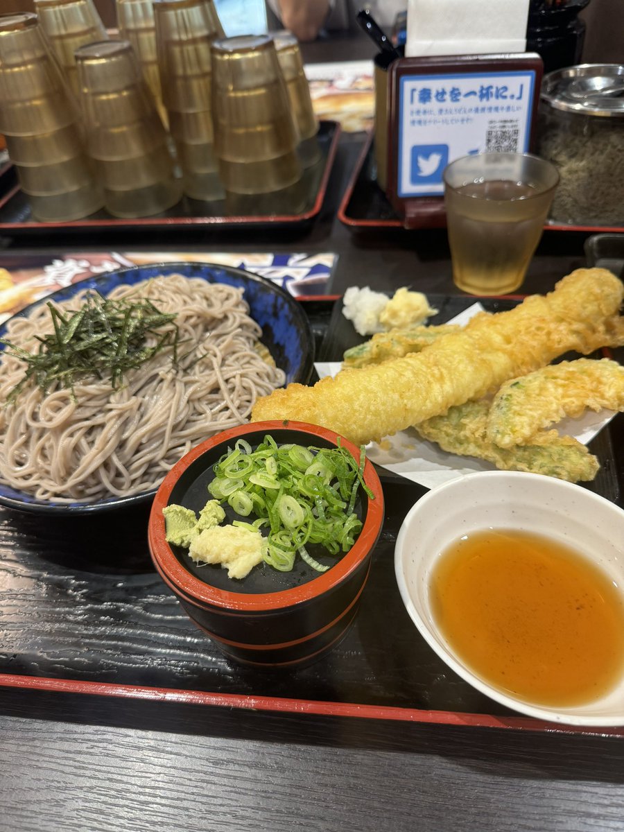 2jigenjigen's tweet photo. うぉぉぉ　一年うなぎまってました
今年は穴子かい　まぁ美味しかったけど
ご馳走様です

#うなぎ　#資さんうどん

#穴子　　#ざるそば https://t.co/A5XlRxSYt4
