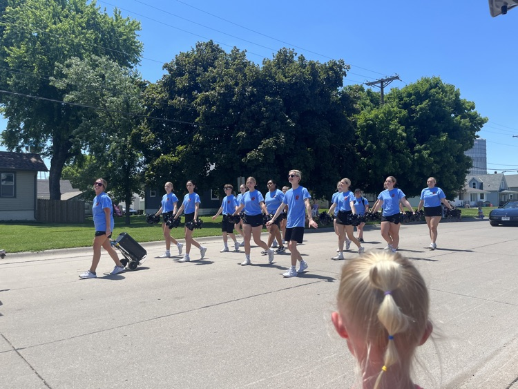 AthleticsCbhs's tweet photo. Cedar Days Parade was a big success again. Band sounded great and the cheerleaders and athletes represented the school well. Thank you to the Cedar Days Committee for planning such a great weekend! https://t.co/6AtL5UxzaM