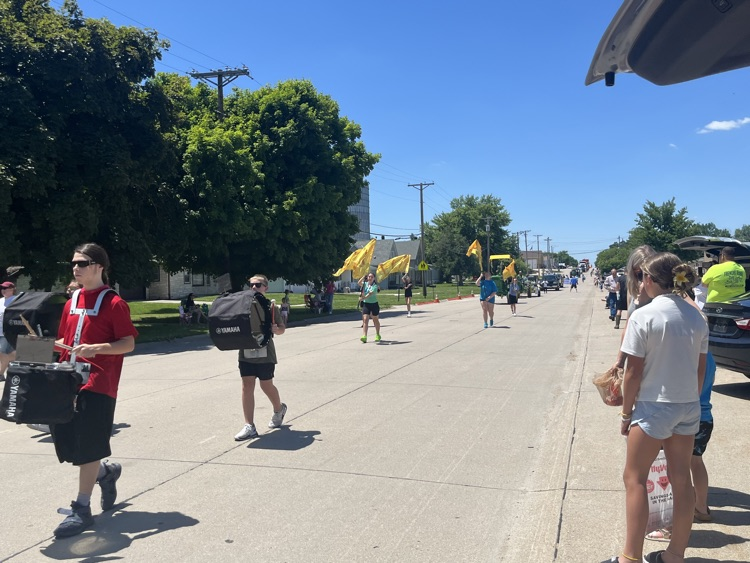 AthleticsCbhs's tweet photo. Cedar Days Parade was a big success again. Band sounded great and the cheerleaders and athletes represented the school well. Thank you to the Cedar Days Committee for planning such a great weekend! https://t.co/6AtL5UxzaM