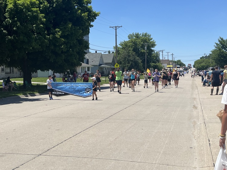 AthleticsCbhs's tweet photo. Cedar Days Parade was a big success again. Band sounded great and the cheerleaders and athletes represented the school well. Thank you to the Cedar Days Committee for planning such a great weekend! https://t.co/6AtL5UxzaM