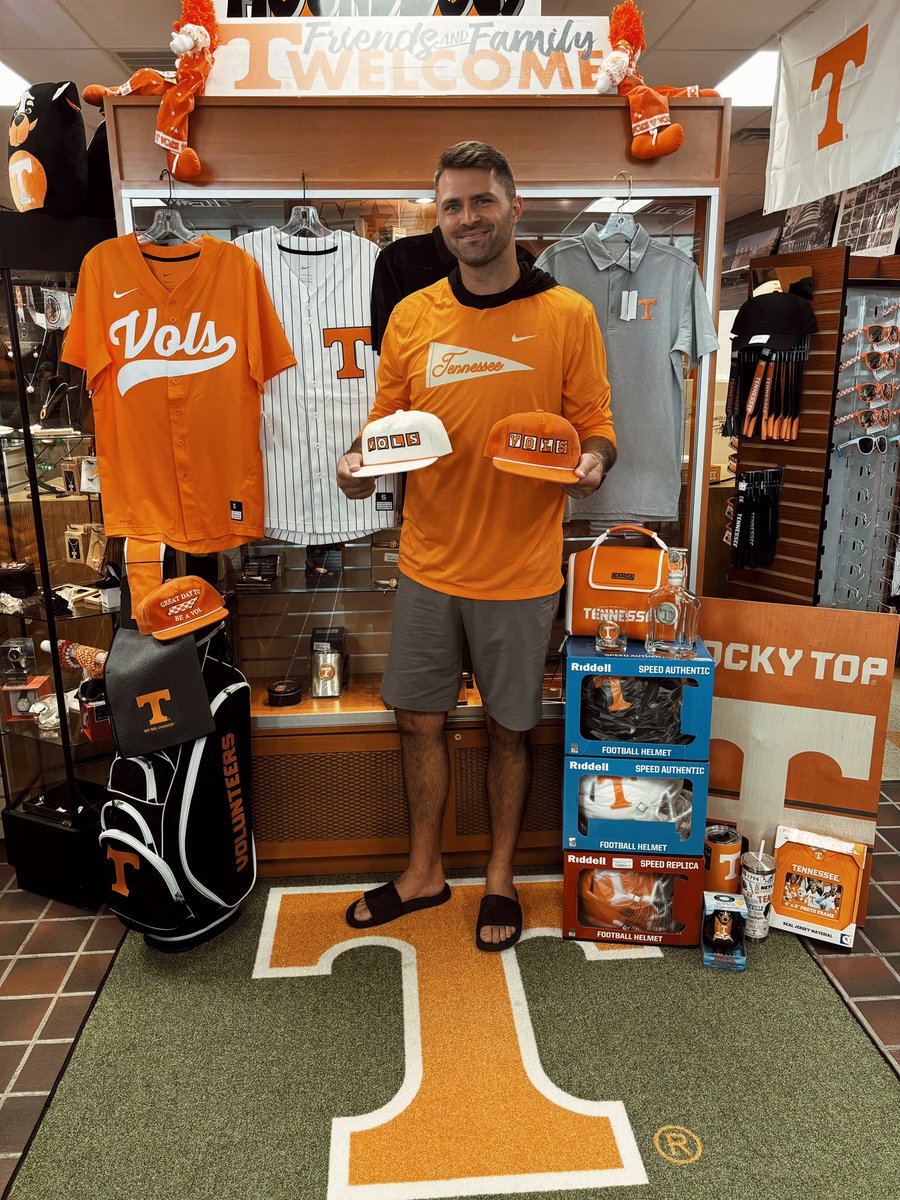 ErikAinge3's tweet photo. Win or lose, we dads wear orange 24/7 - 365! 

Father’s Day is a week away and @HDknoxville is the place for the man in your life! 

(Btw, I have to have the Vols letter hat.. and yes, I’m subtweeting my wife) 😉 https://t.co/gfoJKl8SfH