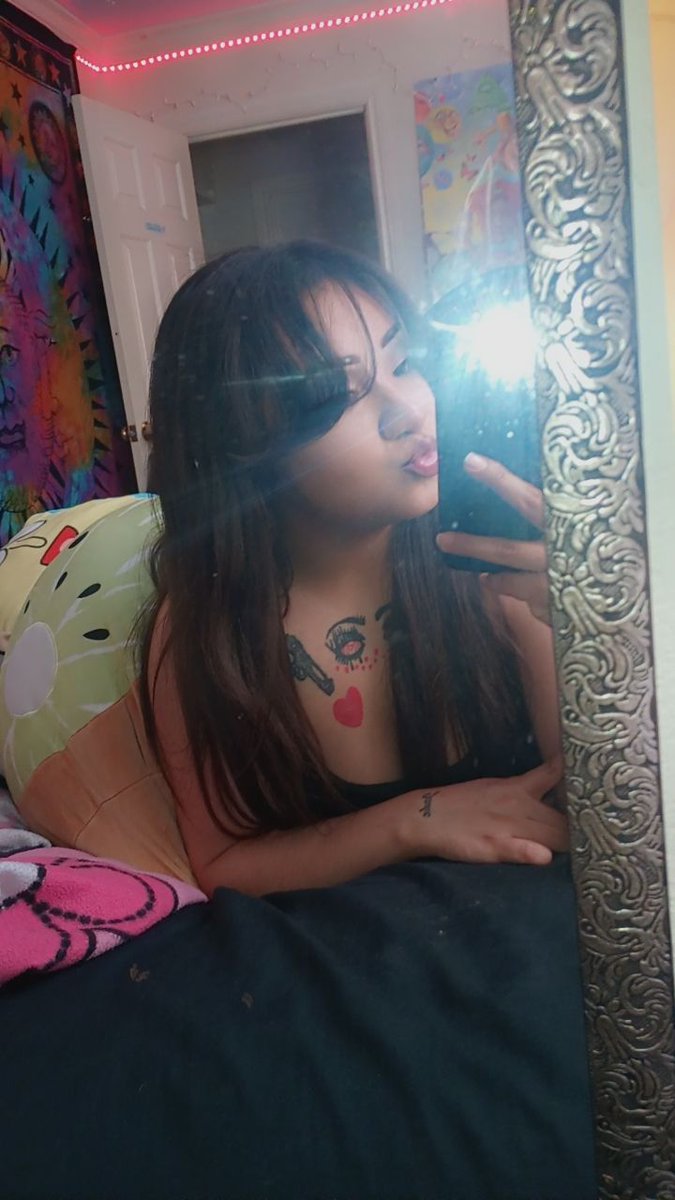 Addylovesyoubii's tweet photo. 🇲🇽🔥💕✨#latina #sanantonio #tx #citygirl #tapestry #swishersweets #biotin https://t.co/1qjGciEkrM