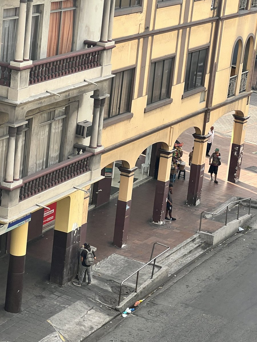 AndrsMo71693642's tweet photo. Urinario público pleno centro de Guayaquil Rumichaca y 9 de Octubre @alcaldiagye @atenciongye @GyeResponde @EmergenciasEc @paultutiven @comunidadgye https://t.co/va1bZi8HIw