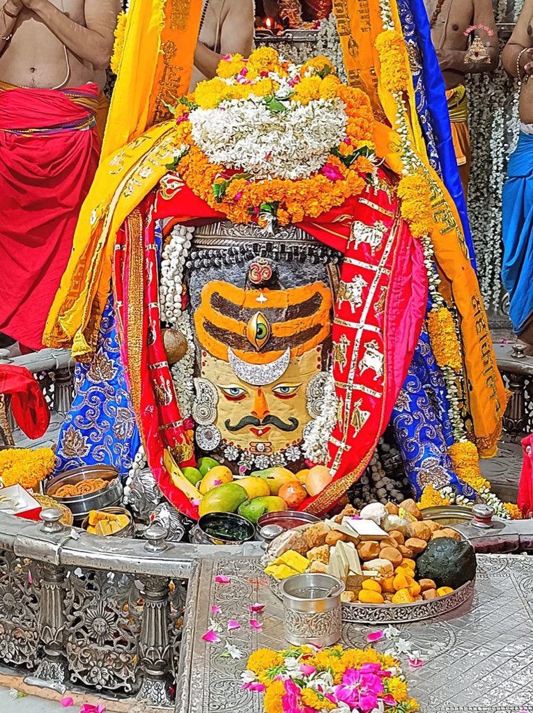 12Jyotirling's tweet photo. श्री महाकालेश्वर ज्योतिर्लिंग जी के आज के भस्म आरती श्रृंगार दिव्य दर्शन 10.06.2024 https://t.co/WzKGcr3U6U