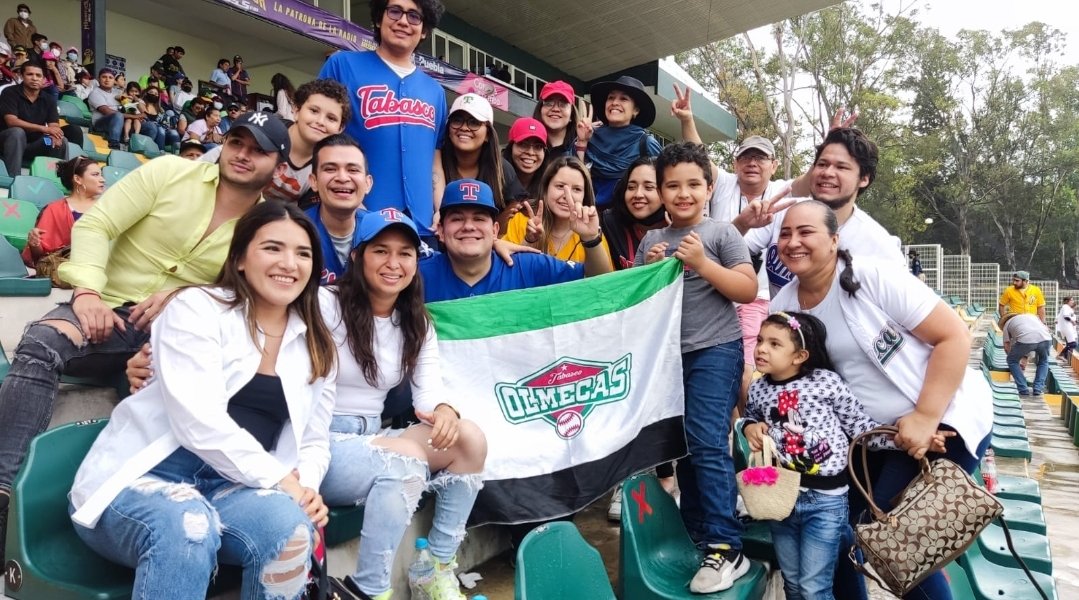 juanitoporaqui's tweet photo. Mis estimados @alexazuaje, @denisebarajas02, @GeorgeLopez1474, @mawell77lb, @juanangelavila un saludo a la porra @OlmecasTabasco fuera del estado "El Shishero". Pendientes de nuestros aguerridos a través de #TorosNetwork.
Listos para recibir a los nuestros la próxima semana https://t.co/GXOwoUoyJn