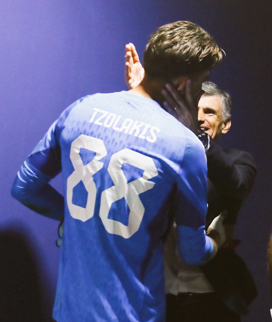 Votsarinho's tweet image. Κι άμα δεν ήμουν εδώ, τότε πες μου πού θα 'μουνα σήμερα;

#OlympiacosFC