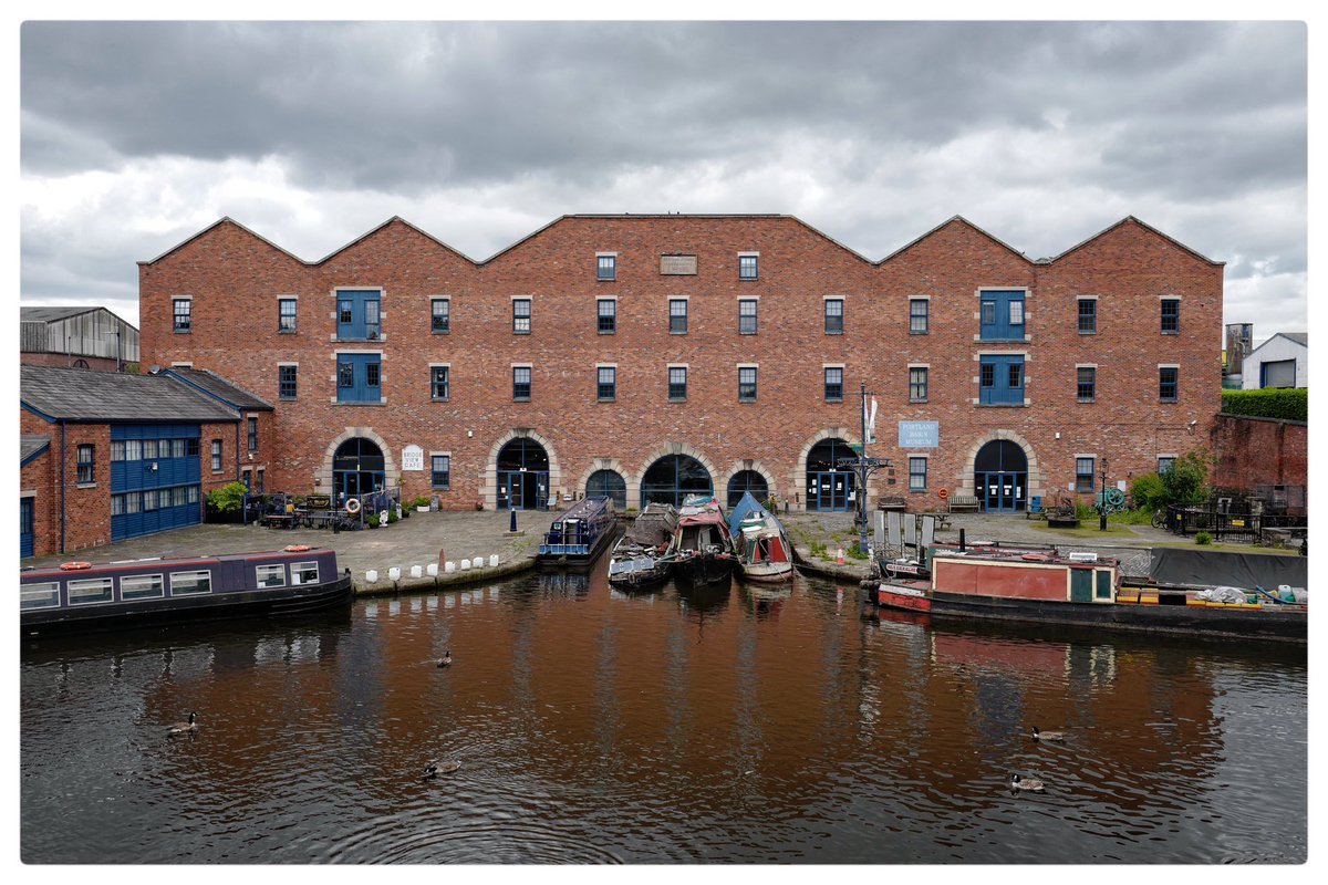 pitheadbaths's tweet photo. Ashton U Lyne Tameside is well worth a visit, good shops inc charity ones, interesting buildings. Portland Basin Museum is free. Number of period recreations as good as any I've ever seen. Free entry plus decent cafe #PortlandBasin #museums #Tameside #canals #Waterways https://t.co/6iSKTRNjWx