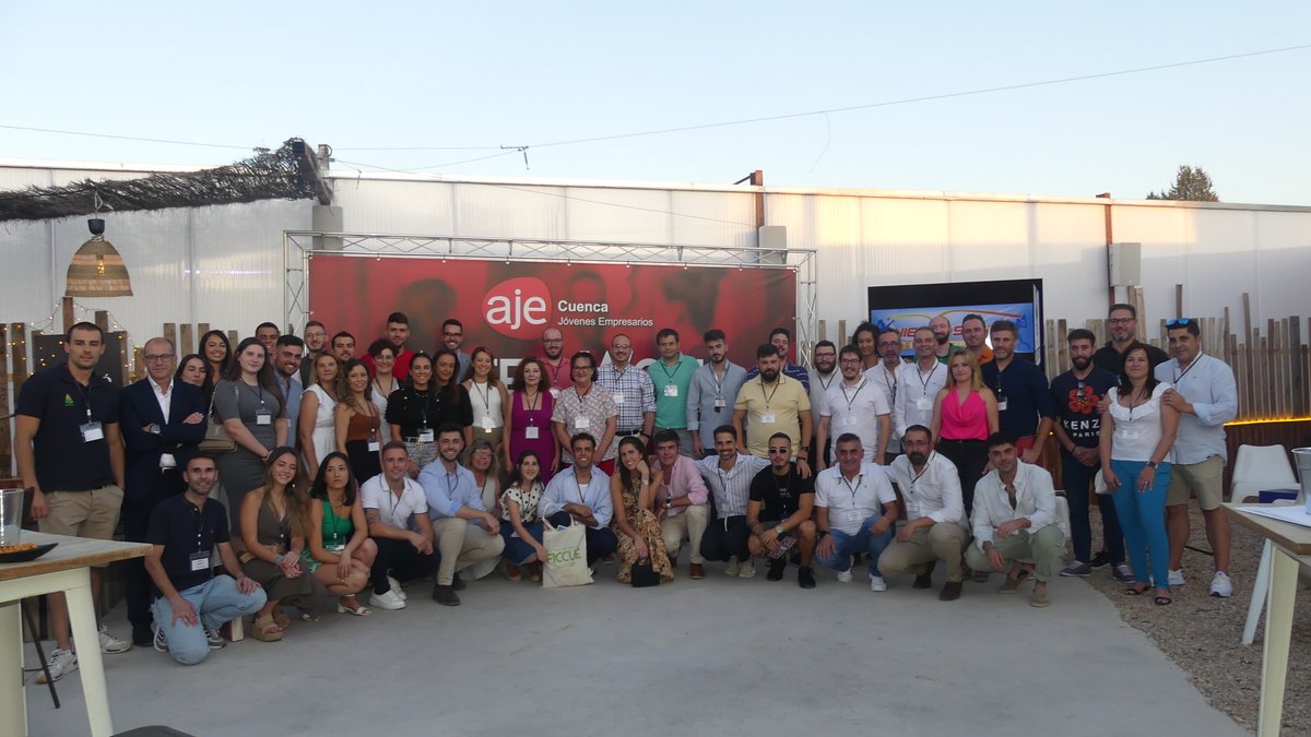 ajecuenca's tweet photo. .@ajecuenca convoca a los jóvenes empresarios en La Palapa para potenciar sus opciones de negocio @ceoecuenca @aytocuenca @DipuCuenca @gobjccm https://t.co/ZFWBXbbUs4 https://t.co/cEu7wHnpKD