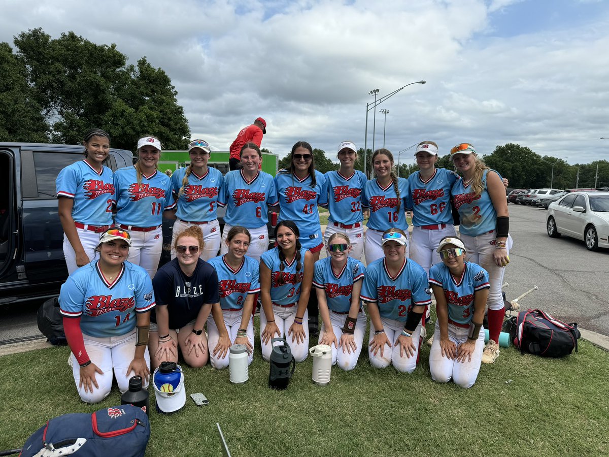 txblazegold16's tweet photo. We finished out pool play 3-2 and the 3rd seed. Great game today against a really good team. Just came up a little short 9-6.
2026 @JennaWhit2026 stayed hot with her 2nd π£ of the season.
Bracket tonight at 9:30pm on field 6. Letβs go!
#txblazegold
#tulsaeliteinvite https://t.co/9Vxr8kyj2P