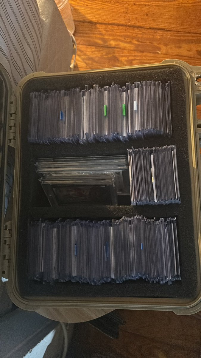 vdsportscards's tweet photo. Claimed cards this stack sale 🤯

The support this sale was unreal honestly❤️

Thank you guys so much #vdstacksale https://t.co/fVJyUMYg96