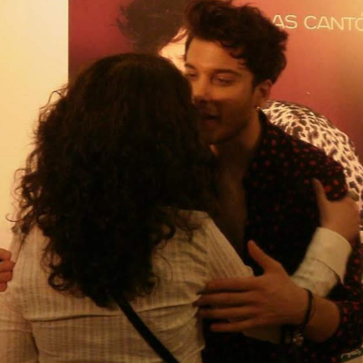 AderKel17's tweet photo. @ComplicadosB @BlasCanto 7 años desde que te vi por primera vez... Desde que sentí aquel encuentro como reencuentro... Desde que tuve la certeza de que eras parte mi vida y de mi propio ser. Podrá cambiar todo, salvo mi amor por ti. Te he querido, te quiero, te querré... Siempre de tu mano, @BlasCanto ❤️ https://t.co/fWnK9lUmTq