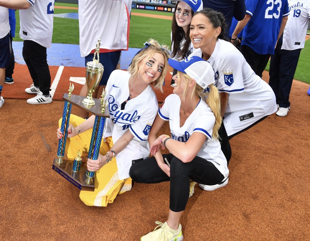 Kat_McNamara's tweet image. There’s no place like home! 🩵#BigSlickKC took us out to the ballgame @KCRoyals! Our #DreamTeam was glovi’n it! 🥎 We had some #SeriousFun playing to benefit @ChildrensMercy (even #DomSherwood and @AlexKinsey came and had a ball!) Catch us next year for more hilarity and