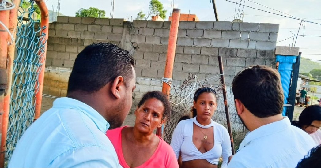 anthonyr_ve's tweet photo. Desde Puerto Cabello seguimos en la calle comprometidos #ConVzla 🇻🇪

Cada historia compartida, cada sonrisa de nuestros niños, y cada mano extendida en solidaridad, son el combustible que alimenta nuestra lucha por un futuro mejor.

!Este 28 de julio vamos a hacer historia! 🍊🗳️ https://t.co/DoaIE54XAQ