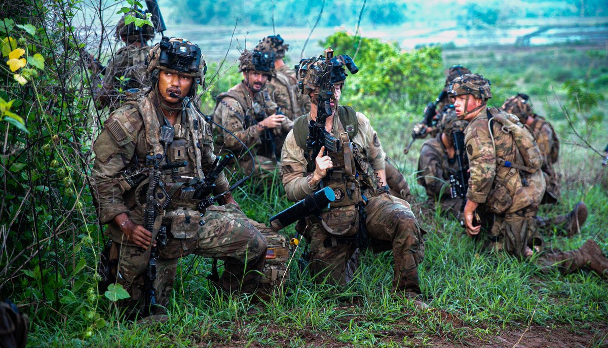 25thID's tweet photo. ️U.S. Army Soldiers from @USARPAC conduct a simulated assault during the JPMRC-X exercise at Fort Magsaysay, Philippines. This first deployment to the Philippines will help the Philippine Army build combat training centers. #JPRMC @USEmbassyPH https://t.co/JV0utPuJSU