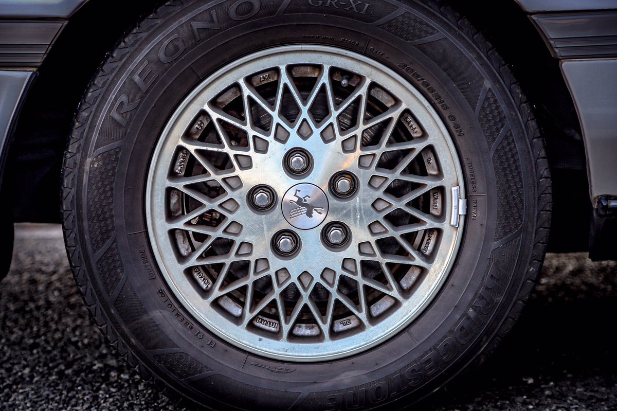 MZ12ソアラ純正15㌅イントラ (4穴)とZ20ソアラ前期純正15㌅イントラ