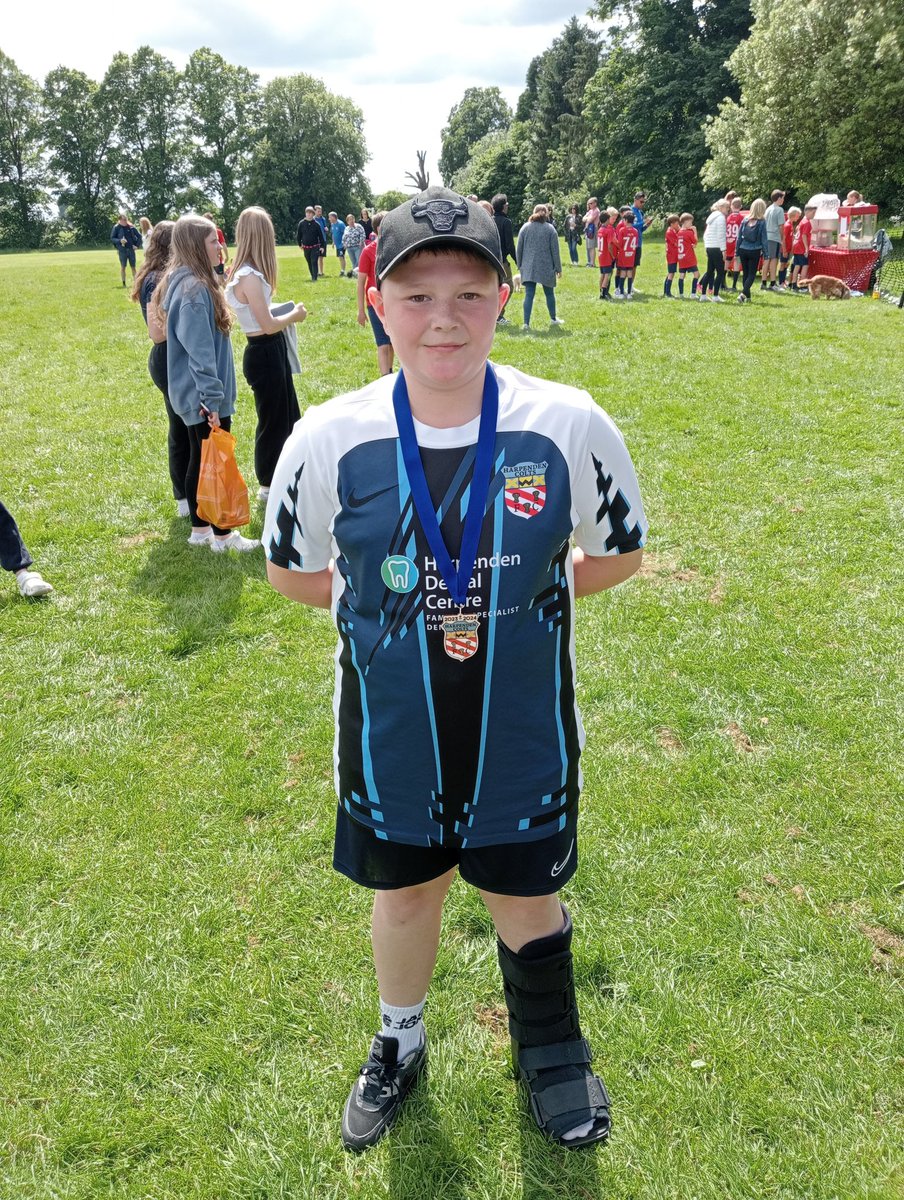 GeorgeLewGK1's tweet photo. Great day yesterday best presentation I have been to and my first with @HarpendenColts  , thanks to all the volunteers and coaches that make this happen can't wait till next season 💙🧤⚽ https://t.co/heyTW0zgna