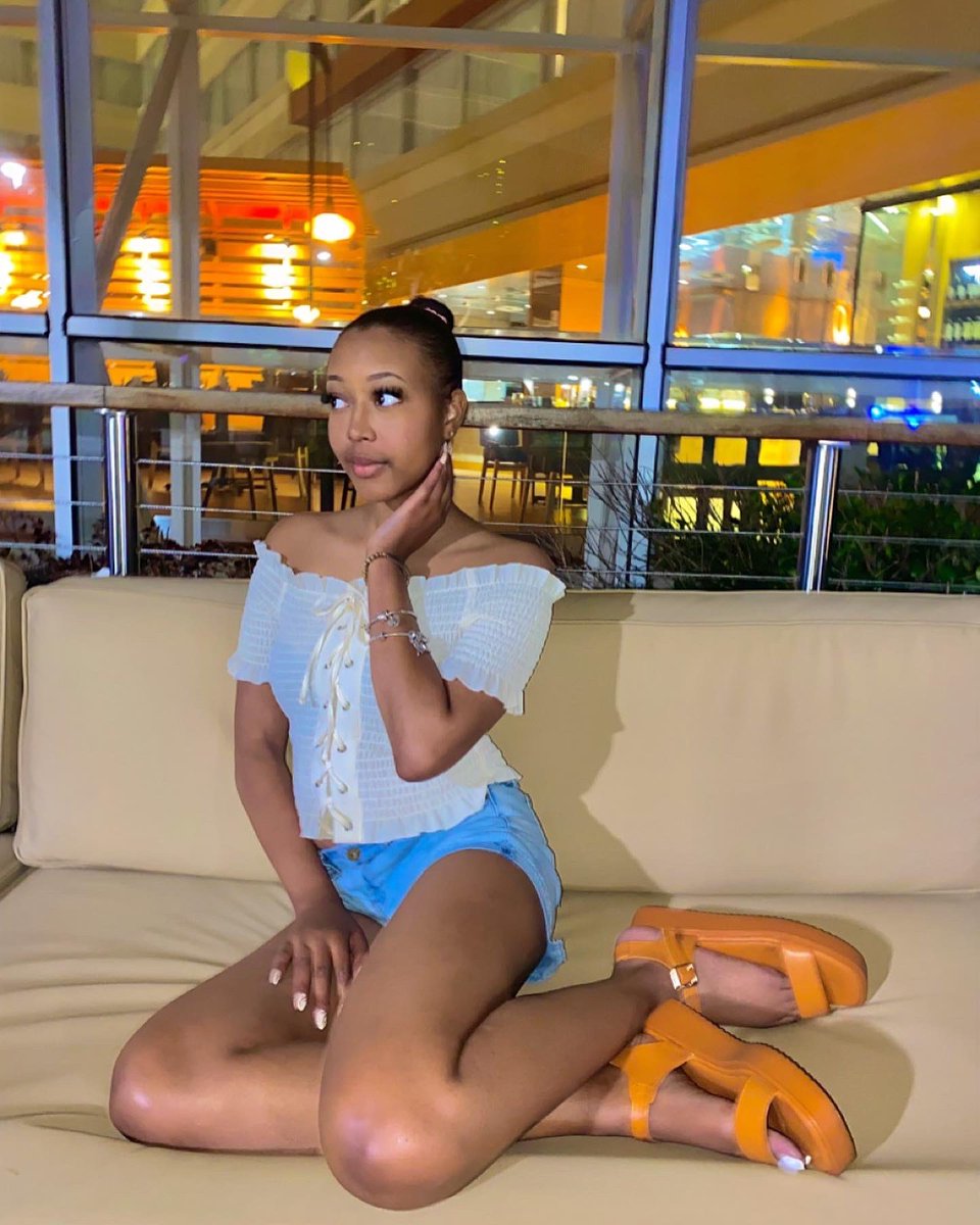 RiceAvaja's tweet photo. Why sit down, when you can sit pretty? 🤍 ✨ https://t.co/hdKC93b0LM