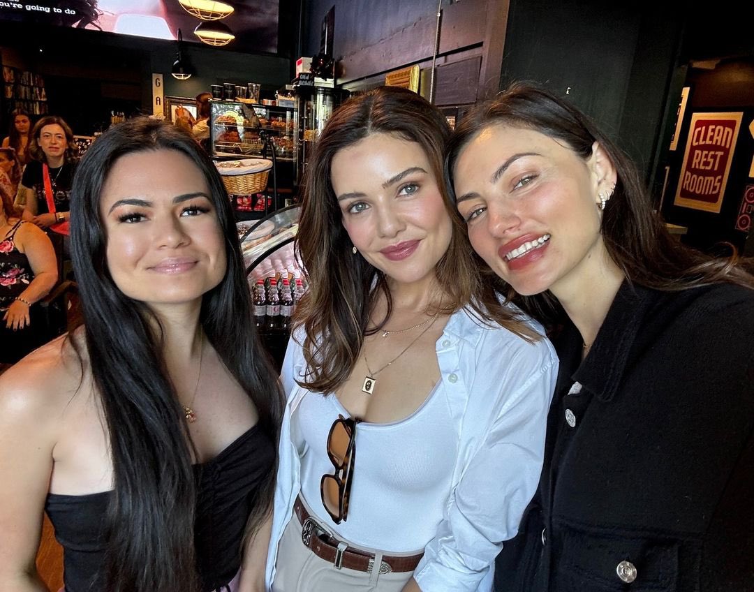 Danielle campbell Fan tweet media
